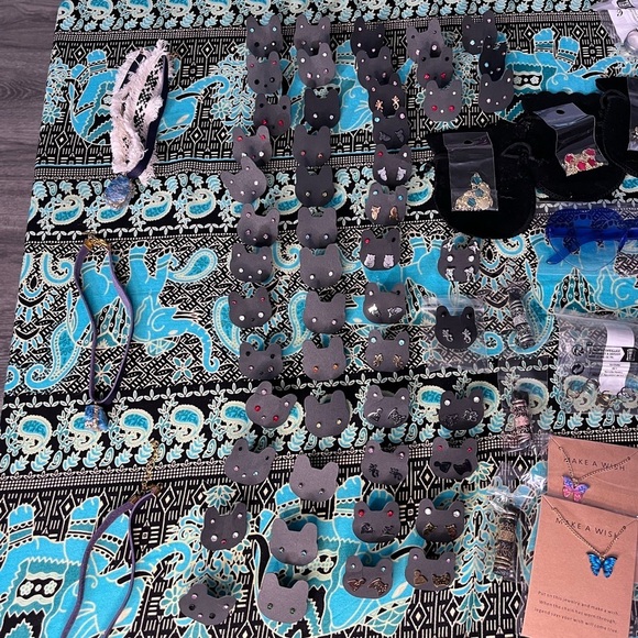 ✨ Mystery Jewelry Bundle – 20 Items ✨ - Picture 4 of 10